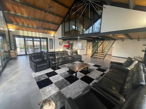 Large Home great for Families, Work, Groups, Teams