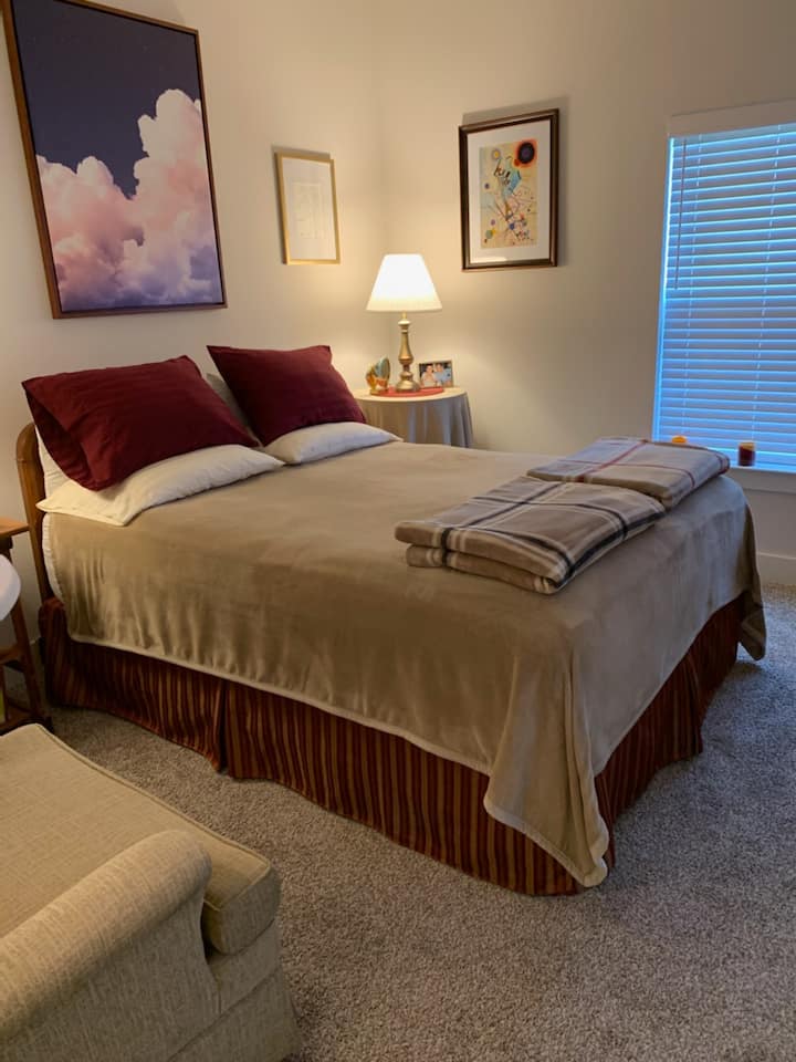 11am Checkin & 3pm Checkout Stylish 1 Bedroom Apt - Buda, TX