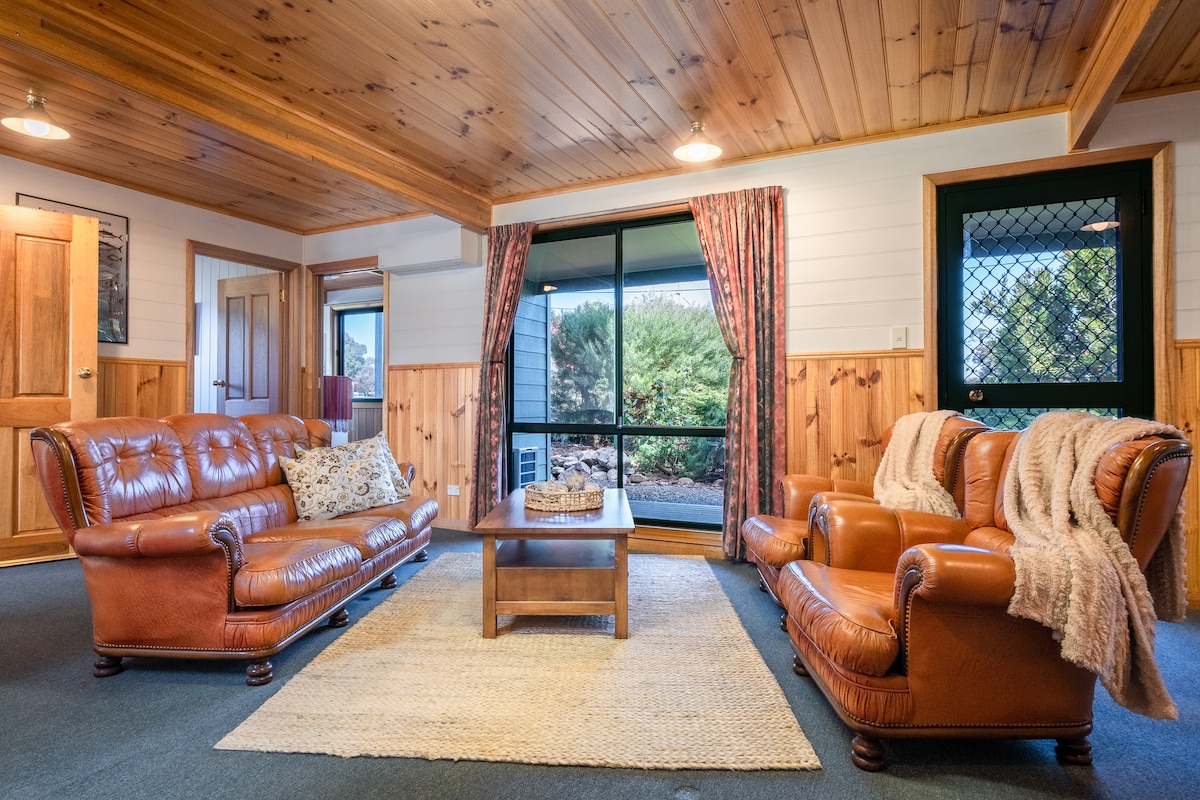 Top Airbnb: The Boathouse - Freycinet Holiday Houses in Coles Bay