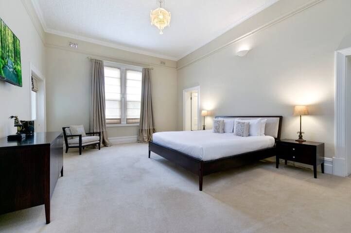 Tanunda House – Luxury 5 BR in Barossa Wine Region gallery image 4