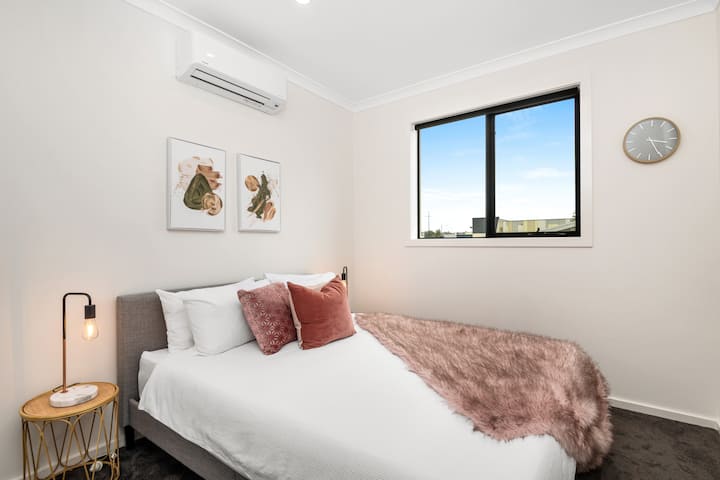 ห้องนอน 3 เตียงควีนไซส์ 