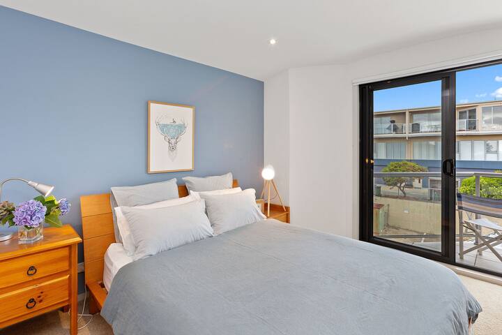 Mysa: Luxury, 1 min to beach/shops, Ocean Views gallery image 5