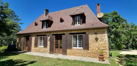 Cottage 2 to 6 people. Private terrace, pool and spa (summer)