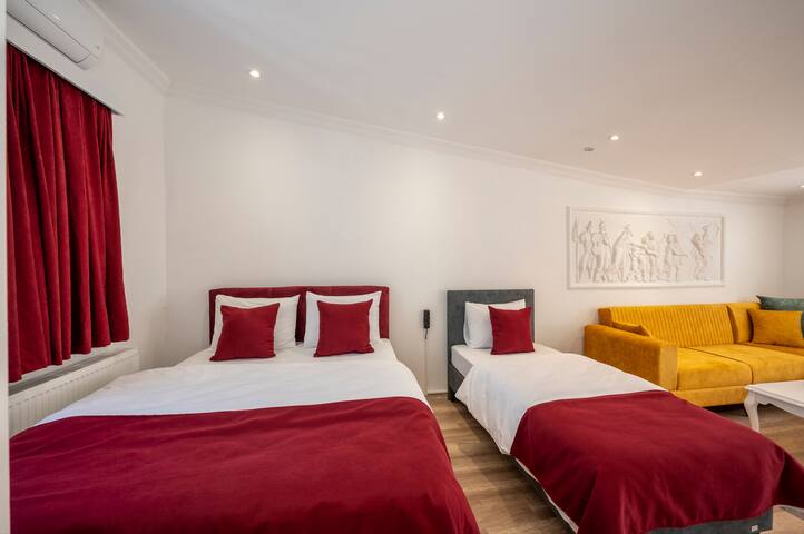 FOR 12 Person – 2 Min to Taksim Square gallery image 5