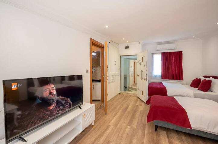 FOR 12 Person – 2 Min to Taksim Square gallery image 3