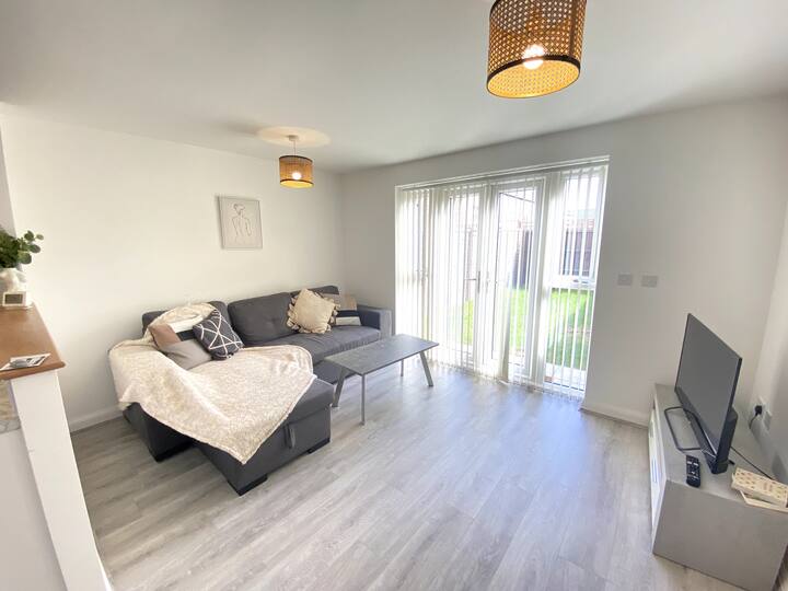 8GuestsDiscountBusinessLeisureCityCentre Houses for Rent in West