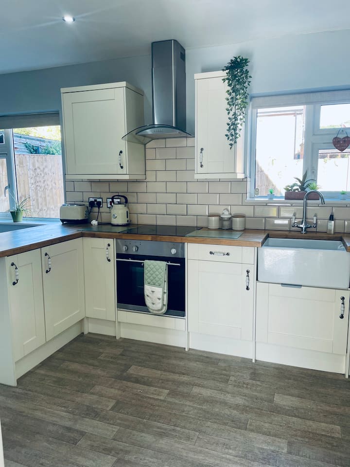 Beautiful 2 bed home with mountain views Houses for Rent in Hope