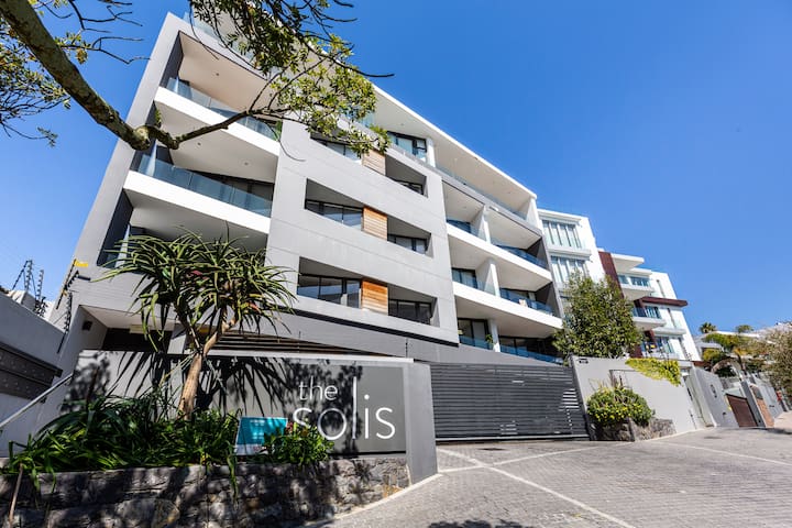 Charming 2 bedroomed unit on 3rd floor