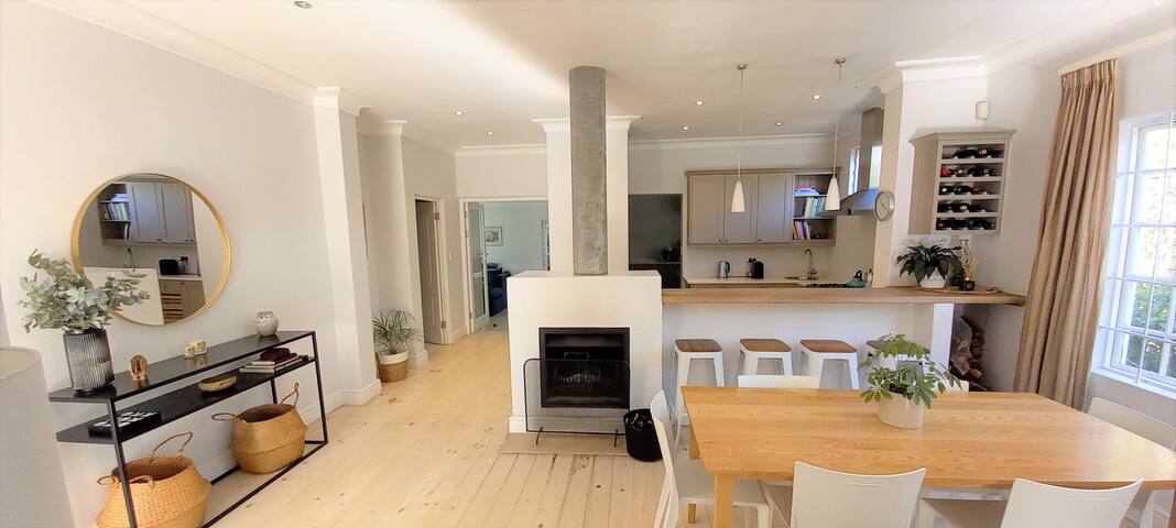 Family home with pool in Claremont gallery image 5