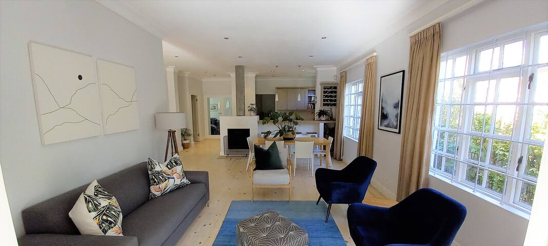 Family home with pool in Claremont gallery image 2