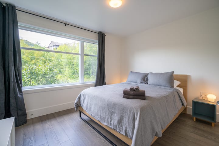 Each of the bedrooms on the 2nd floor has a queen size mattress. 