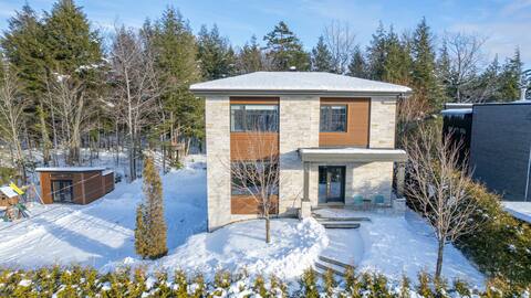 3 minutes from Mont Orford - Large House & Hot Tub