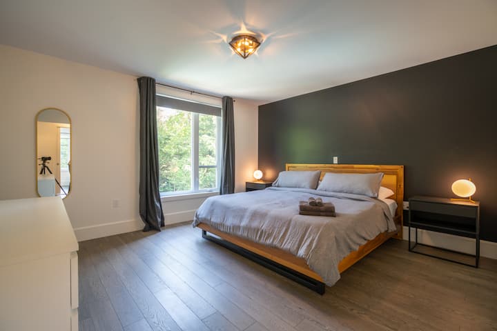 On the 2nd floor are also 3 bedrooms. 