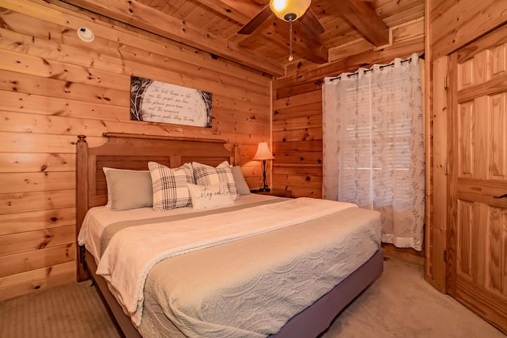 Bračni krevet (180x200) na glavnom katu