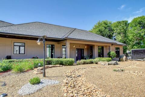 Exotic 4 Bedrooms Bungalow, Hot Pool, Pool Table.