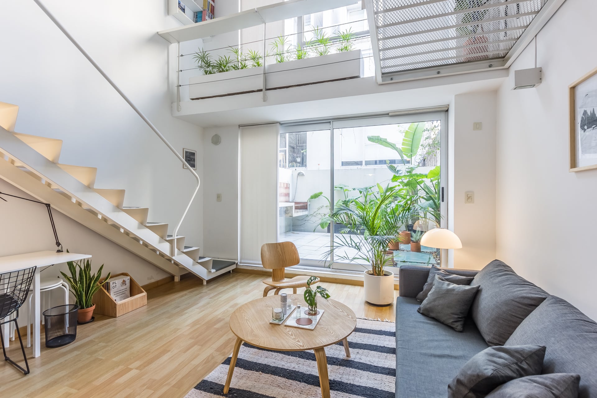 Bright stylish loft with patio in Villa Crespo