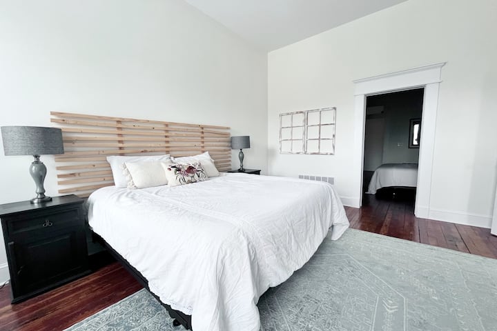 Another large bedroom located right off the dining / living room. King Bed with a bright airy feel. Has a wardrobe for your belongings and a smart tv. 