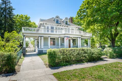 Historic Family Home with 8 BDRMS, 9 BATHS & 3 Kit