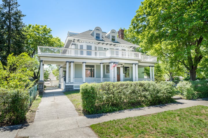 Historic Family Home with 8 BDRMS, 8 BATHS & 3 Kit