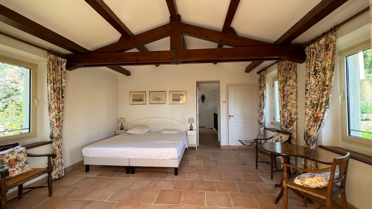 Chumba kikuu cha kulala
