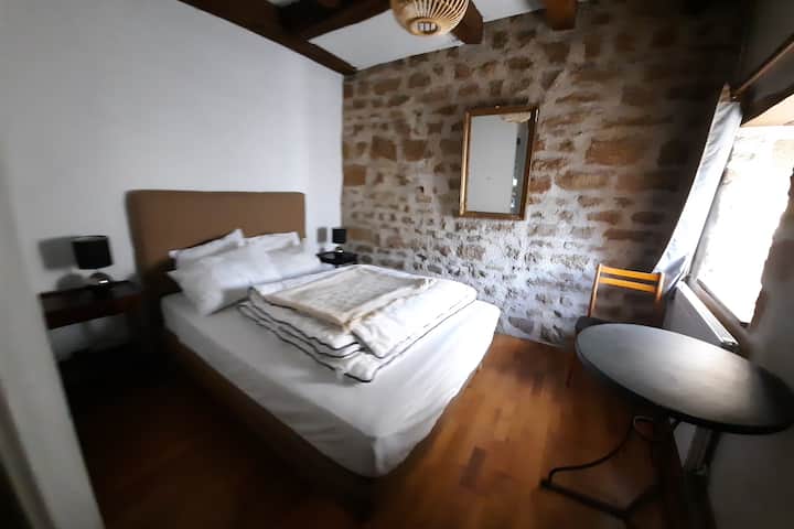 غرفة النوم الرابعة ، توفر سريرًا مزدوجًا 