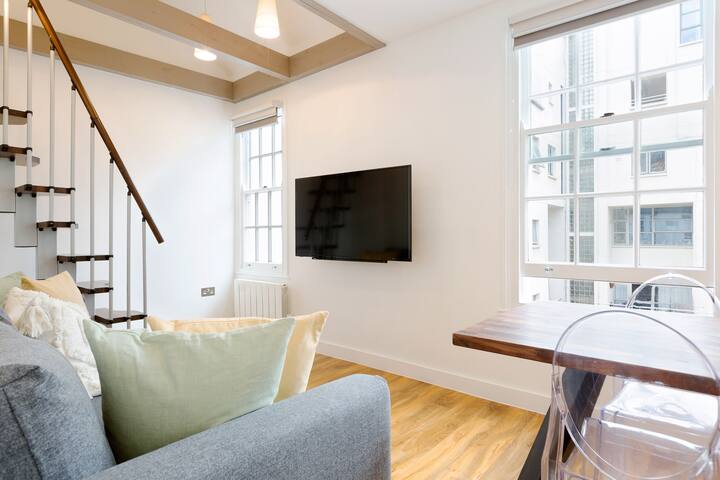 Spacious 4 bedrooms flat in New Oxford Street gallery image 2