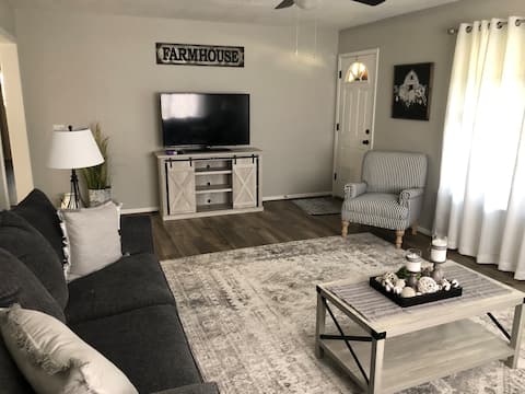 Meme and Pawpaw's Country 3 bedroom Farmhouse