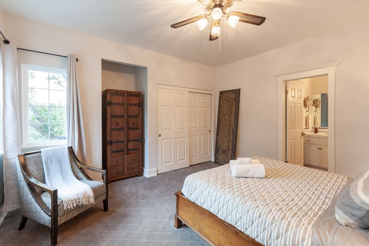Bedroom # 3 opens to jack n jill full bathroom