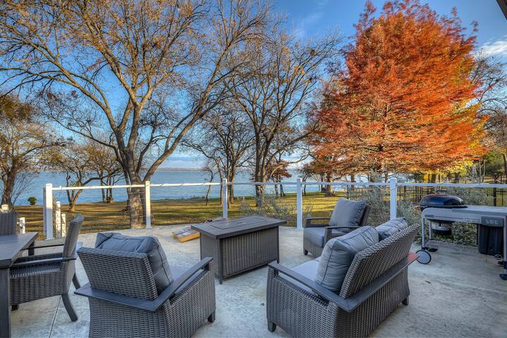 Modern Lake House 4 Bed 3 Bath Breathtaking Views gallery image 5