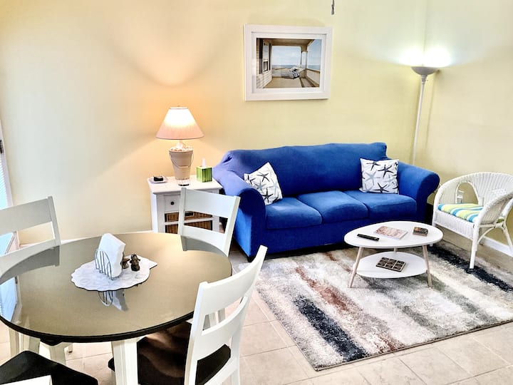 Poolside 2br Condo - North Wildwood Beach Block - Rock & Roll, North Wildwood