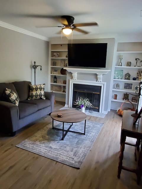 beautiful 2 bedroom townhouse in south huntsville