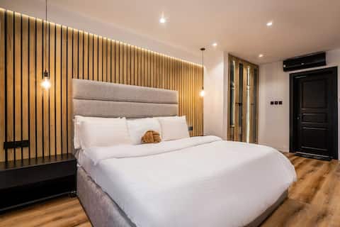 waterfront| 24/7 power/security/pool