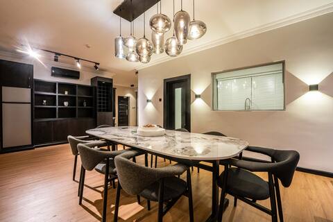 3 bed waterfront apartment with pool/tennis court