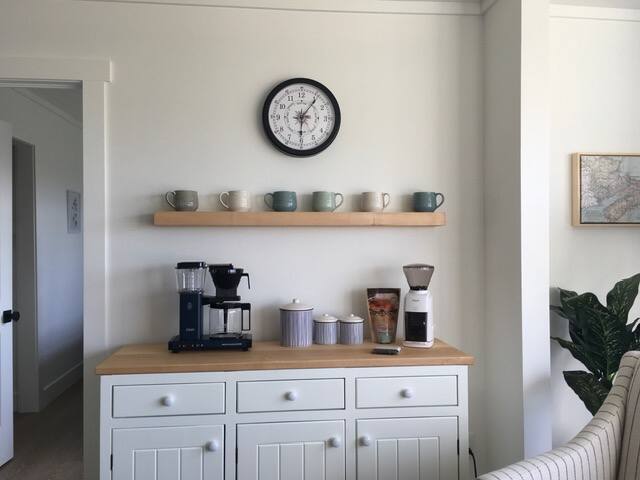 Luxury Cottage with Beautiful Ocean View gallery image 5