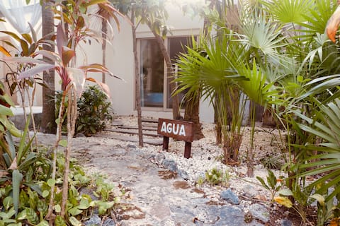 OMA Suite Agua | invoices | near airport