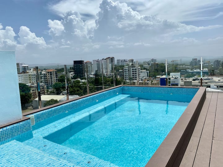 Luxurious and central tower with view, pool and gym Apartments for