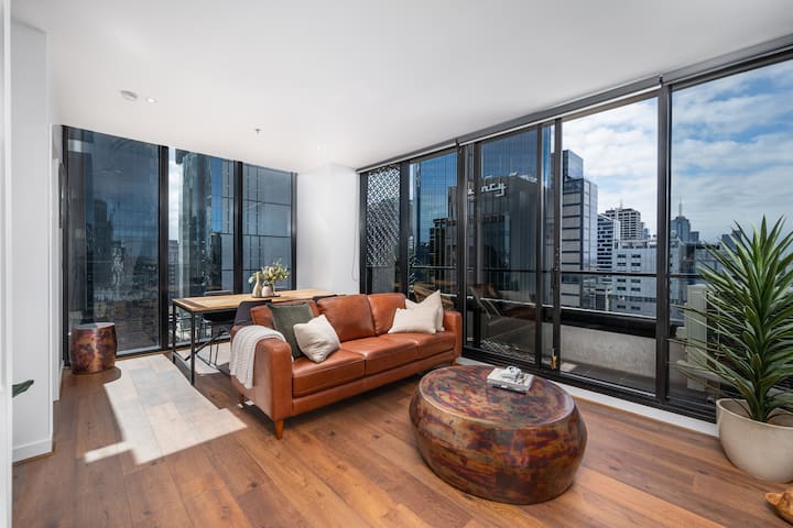 Amazing View. Spacious 2 Bed 2 Bath – Melbourne