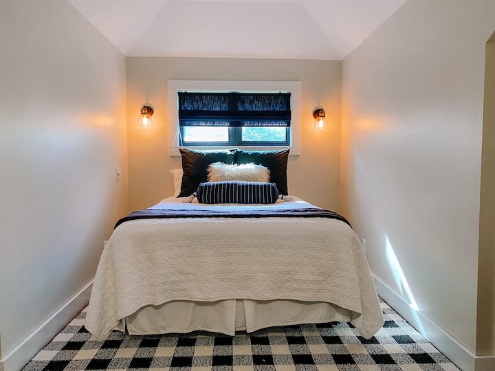 Upstairs loft accessible by stairs (no privacy door) 