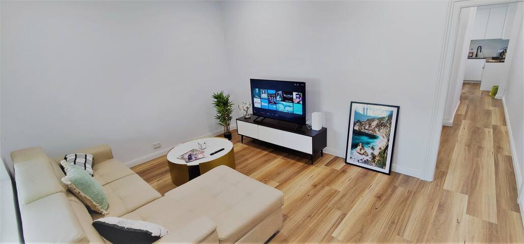 Enjoy the best of Sydney in our Surry Hills house gallery image 3