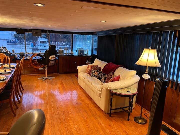 5 Stateroom 2 Bath Luxury Yacht - Cincinnati, OH