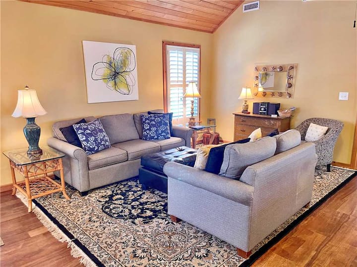Cabana 4, 84 Sunset Dr, Ocracoke Island, NC Condominiums for Rent in