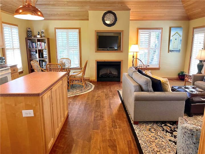 Cabana 4, 84 Sunset Dr, Ocracoke Island, NC Houses for Rent in