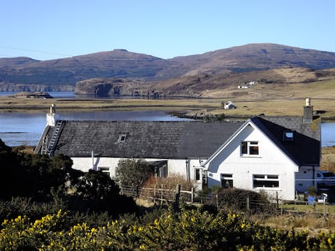 Loch Bracadale House. 3-bedroom sea view cottage.