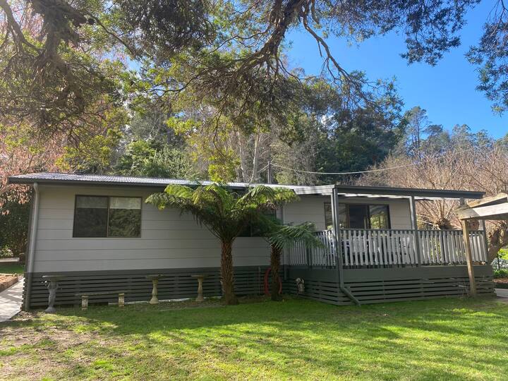 Swing Bridge House in Warburton Houses for Rent in Warburton