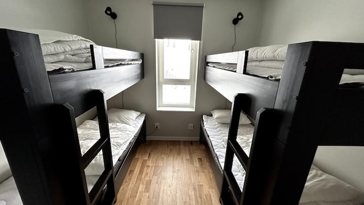 卧室2 ：双层床80厘米+ 80厘米