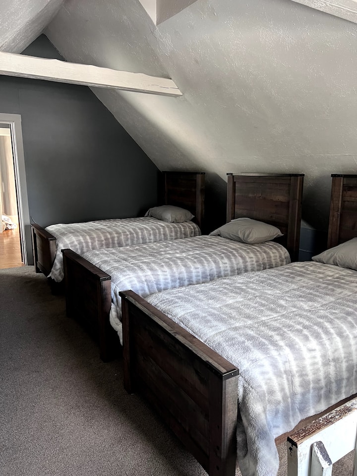 Walk-through large bedroom living with 3 brand new twin beds with new mattresses!  43"TV with streaming capabilities to keep the kids entertained!