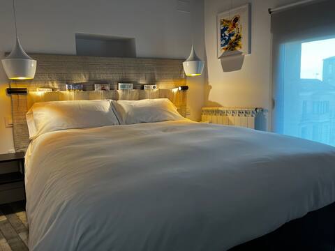 2B-Beautiful apartment in the heart of downtown.