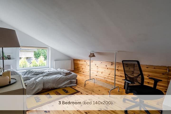 Двокреветна соба со простор за работа.