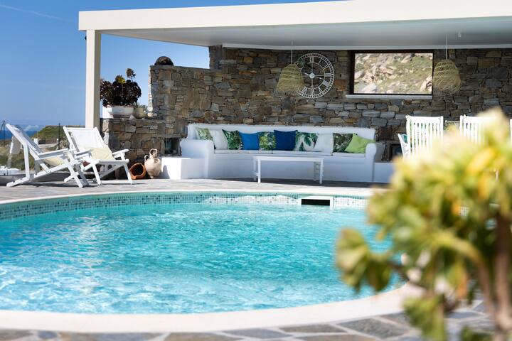 Villa Bella Seaviews, pool, jacuzzi. Sleeps 11+ gallery image 3