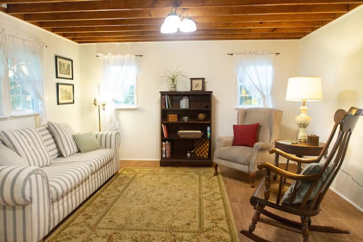 On Farm Cottage With Mountain Views. - Bridgewater